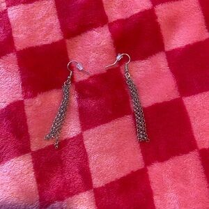 Silver chain dangling earrings